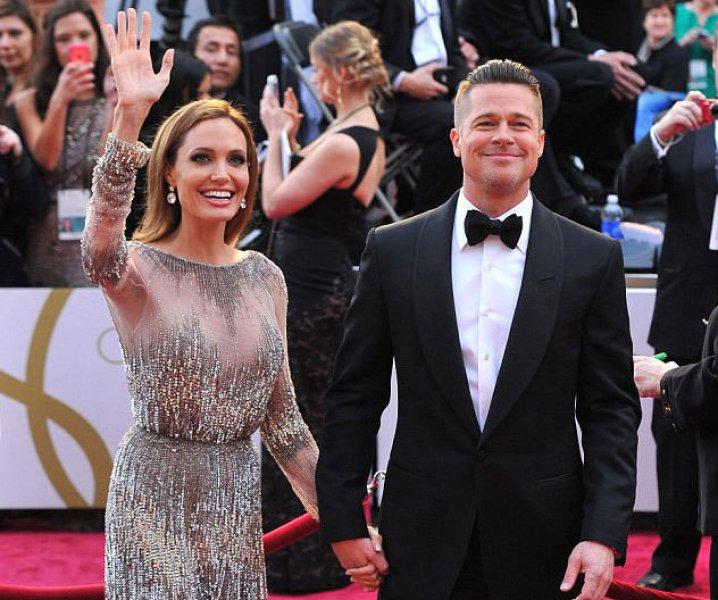Angelina Jolie ve Brad Pitt 6 çocuğu ile Vogue'a poz verdi 