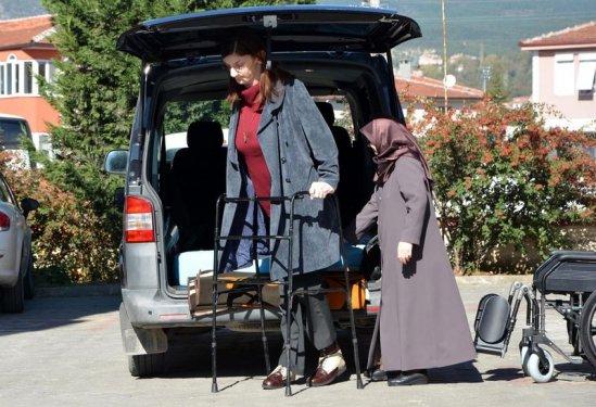 Dünyanın en uzun kızı ilk kez oy kullandı