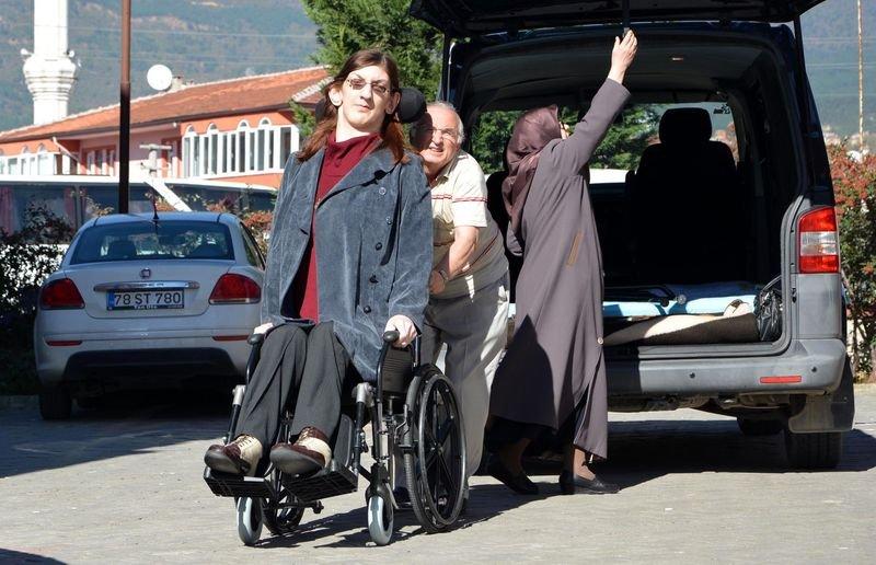 Dünyanın en uzun kızı ilk kez oy kullandı