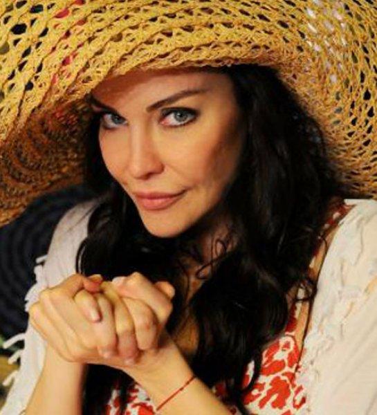 Deniz Akkaya takipçisini rezil etti