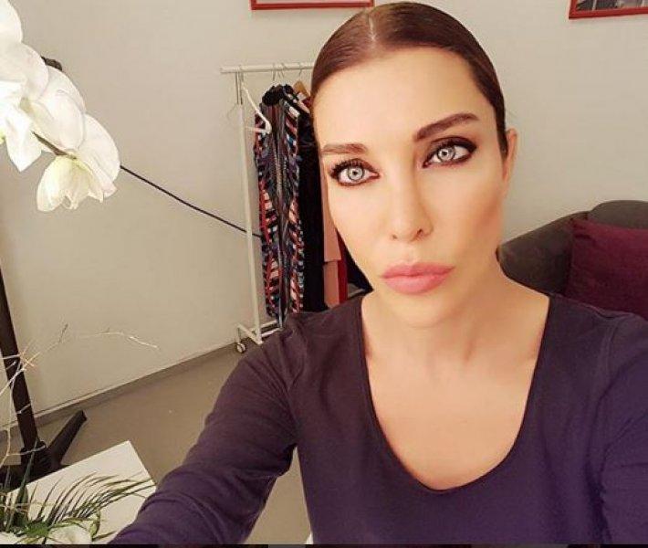 Deniz Akkaya takipçisini rezil etti