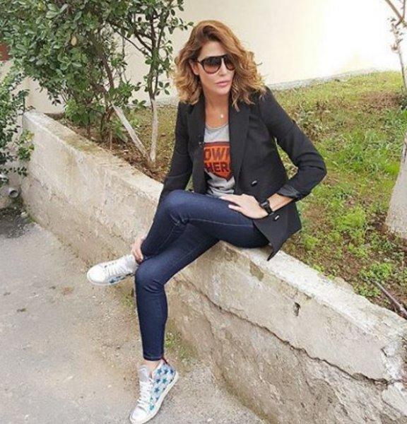 Deniz Akkaya takipçisini rezil etti