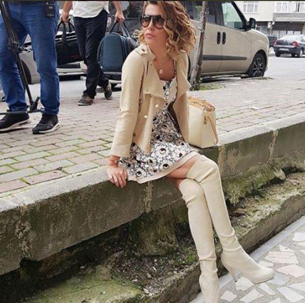 Deniz Akkaya takipçisini rezil etti