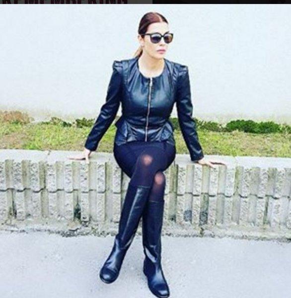 Deniz Akkaya takipçisini rezil etti