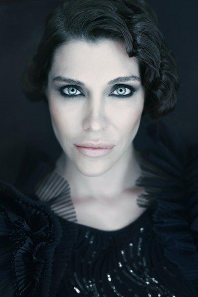 Deniz Akkaya takipçisini rezil etti