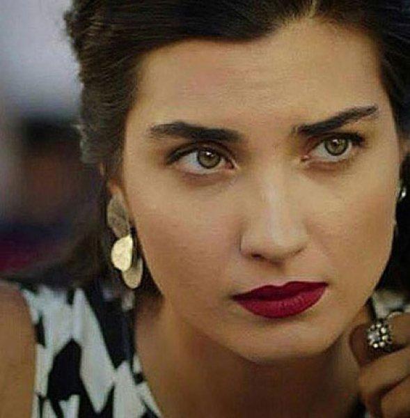 Tuba Büyüküstün Vatikan'da ödül aldı