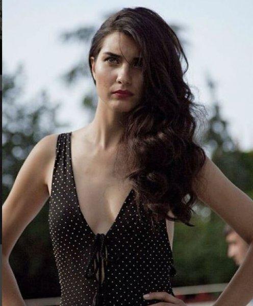 Tuba Büyüküstün Vatikan'da ödül aldı