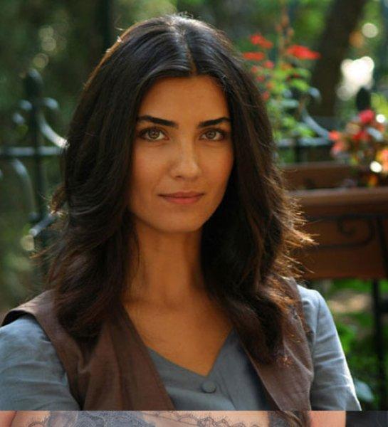 Tuba Büyüküstün Vatikan'da ödül aldı