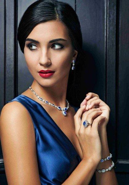 Tuba Büyüküstün Vatikan'da ödül aldı