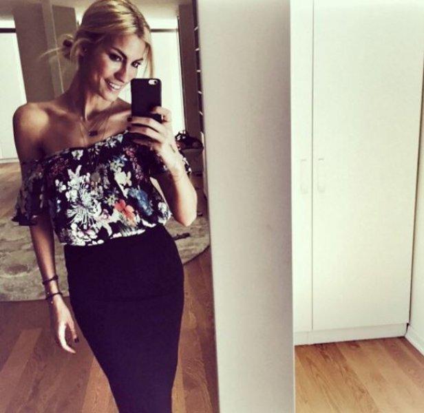 Çağla Şıkel çocuklarıyla Bebek turunda