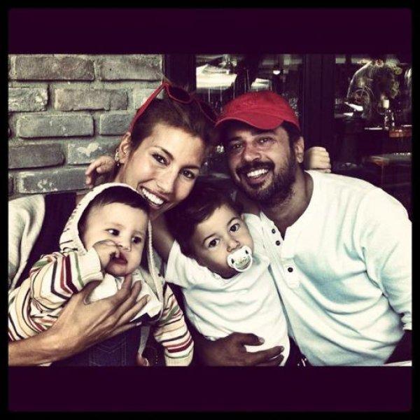 Çağla Şıkel çocuklarıyla Bebek turunda