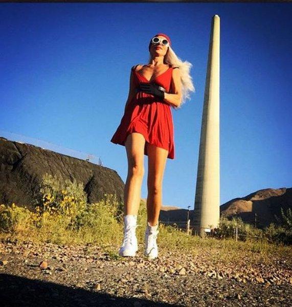 59 yaşındaki model Yasmina Rossi'nin fiziği görenleri şaşırtıyor 