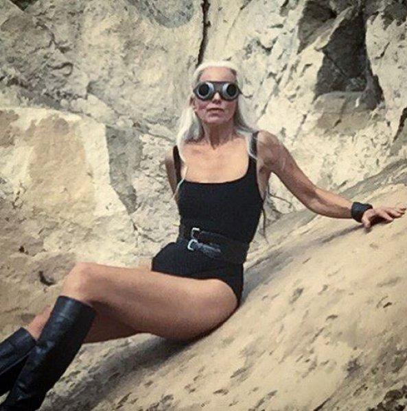 59 yaşındaki model Yasmina Rossi'nin fiziği görenleri şaşırtıyor 