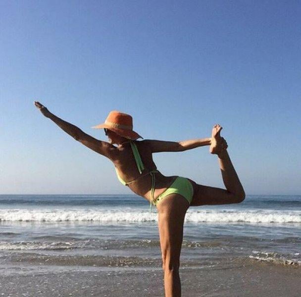 59 yaşındaki model Yasmina Rossi'nin fiziği görenleri şaşırtıyor 