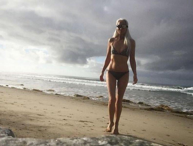 59 yaşındaki model Yasmina Rossi'nin fiziği görenleri şaşırtıyor 