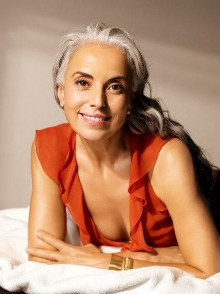 59 yaşındaki model Yasmina Rossi'nin fiziği görenleri şaşırtıyor 