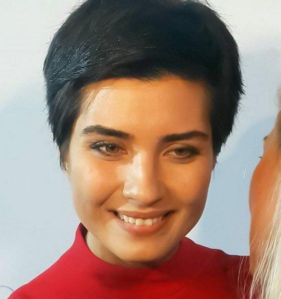 Tuba Büyüküstün: Saçımı en çok annem beğendi