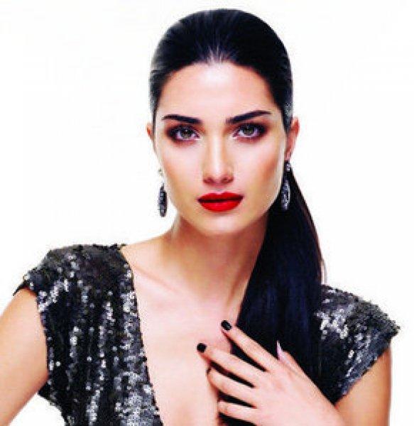 Tuba Büyüküstün: Saçımı en çok annem beğendi