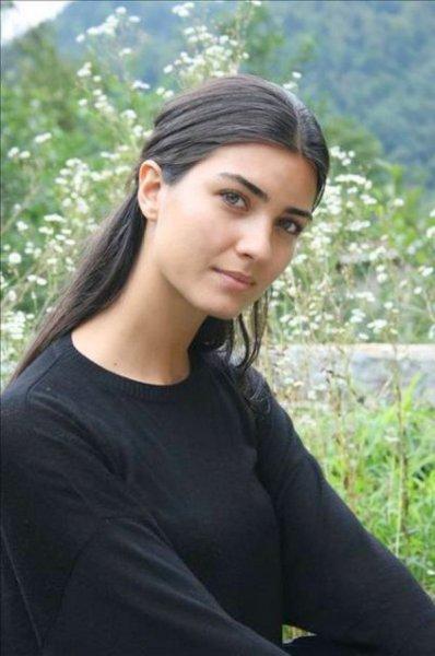 Tuba Büyüküstün: Saçımı en çok annem beğendi