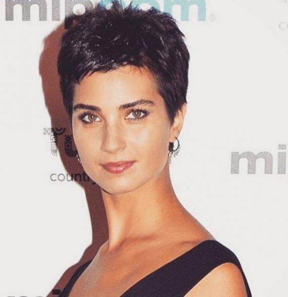 Tuba Büyüküstün: Saçımı en çok annem beğendi