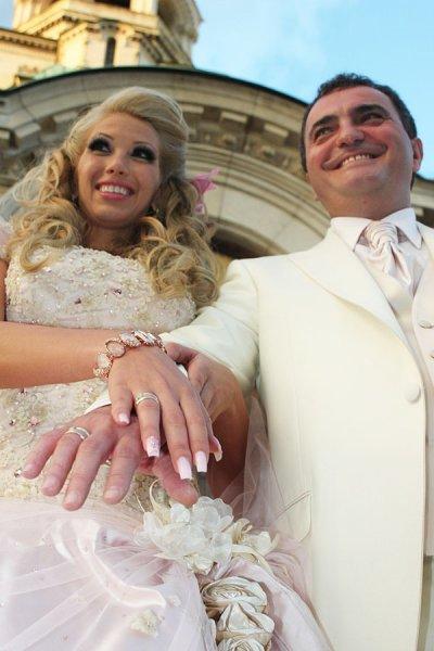 Evlilerin kraliçesi Bulgar güzeli Galena Dimova oldu