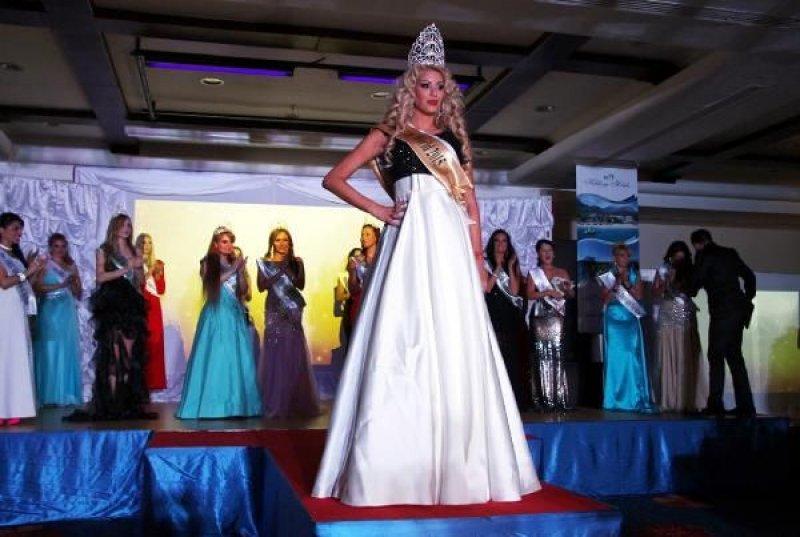 Evlilerin kraliçesi Bulgar güzeli Galena Dimova oldu