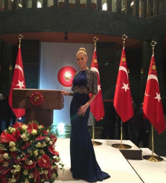 Wilma Elles çocuklarına İslam’ı öğretecek