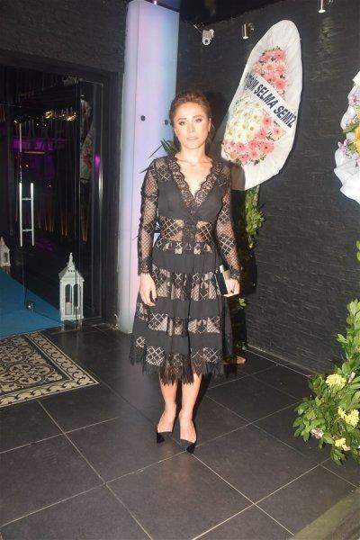 Bülent Emrah Parlak ve Burcu Gönder evlendi