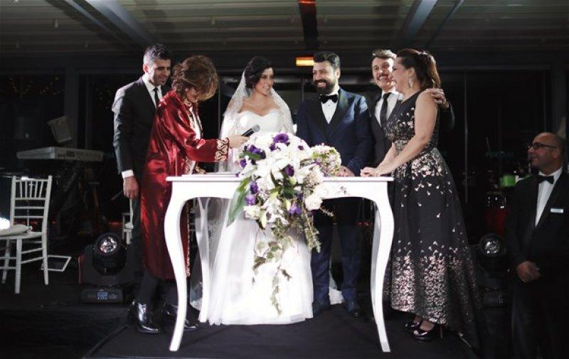 Bülent Emrah Parlak ve Burcu Gönder evlendi
