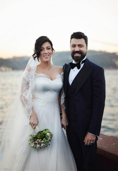 Bülent Emrah Parlak ve Burcu Gönder evlendi