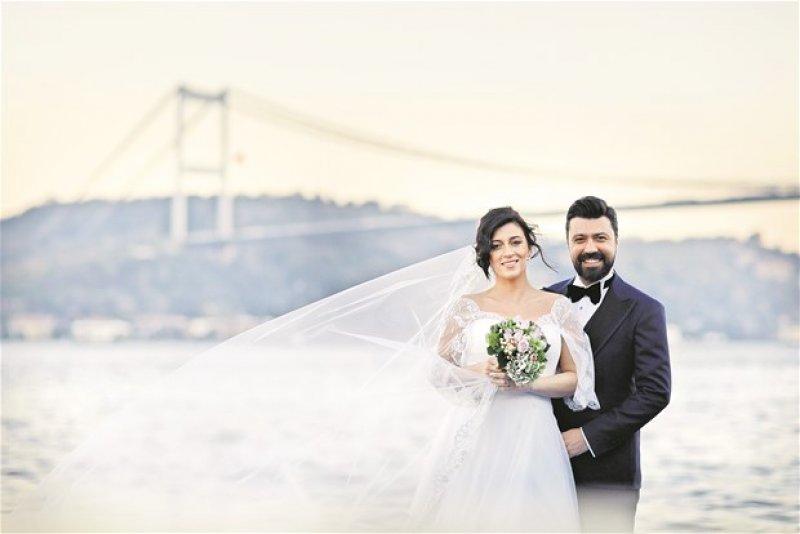 Bülent Emrah Parlak ve Burcu Gönder evlendi