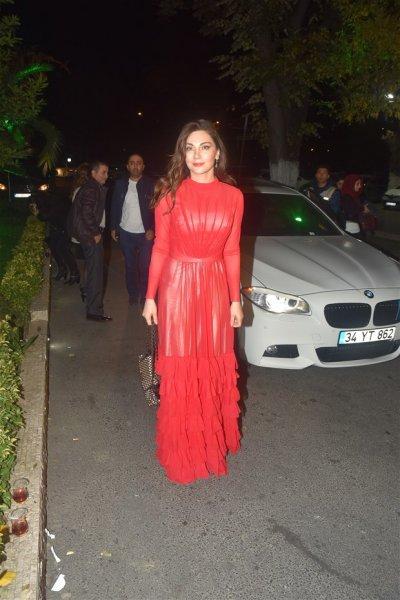 Bülent Emrah Parlak ve Burcu Gönder evlendi