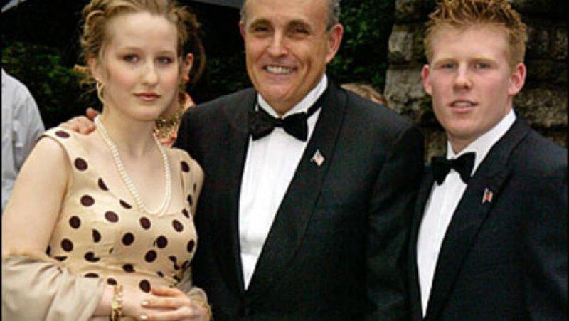 Ünlülerin başını belaya sokan çocukları