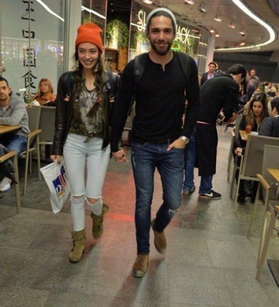 Kadir Doğulu ile Neslihan Atagül nişanlandı