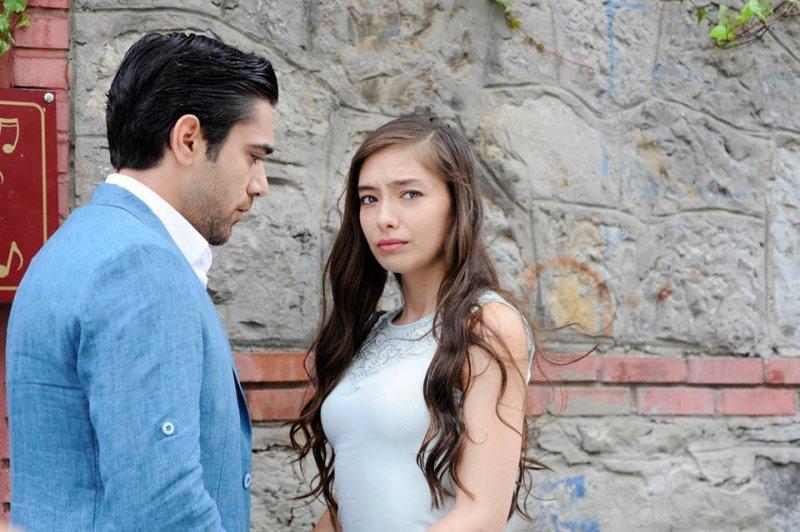 Kadir Doğulu ile Neslihan Atagül nişanlandı