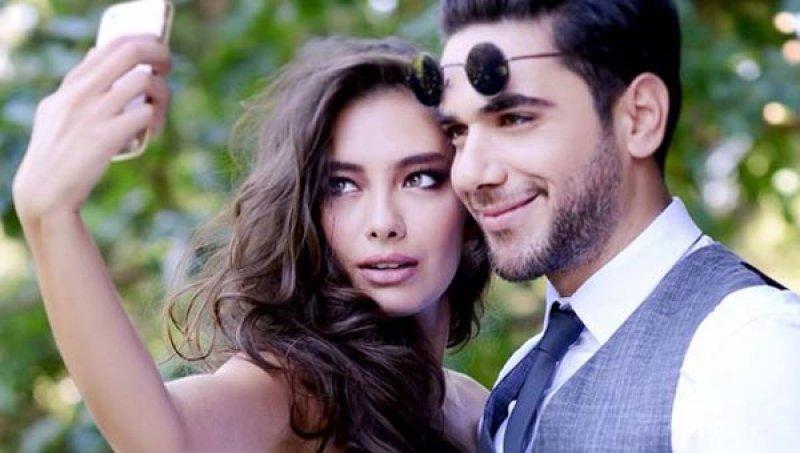 Kadir Doğulu ile Neslihan Atagül nişanlandı