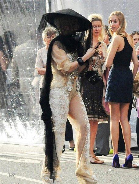 Lady Gaga'nın sınırları zorlayan kostümleri 