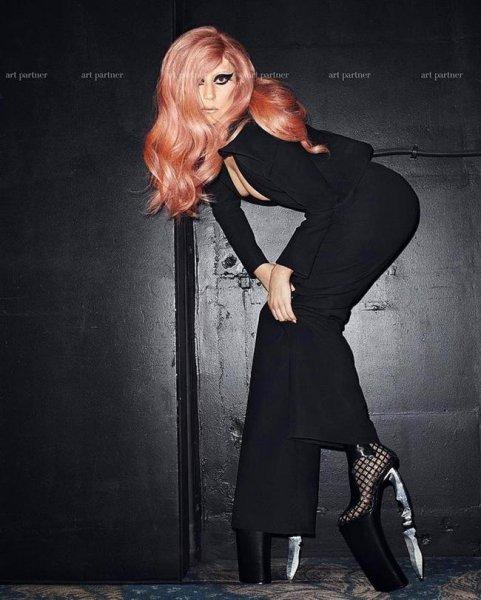 Lady Gaga'nın sınırları zorlayan kostümleri 