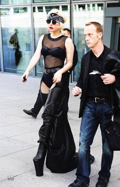 Lady Gaga'nın sınırları zorlayan kostümleri 