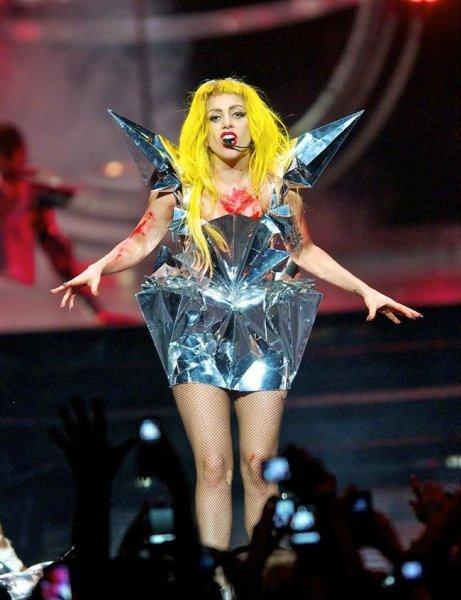 Lady Gaga'nın sınırları zorlayan kostümleri 