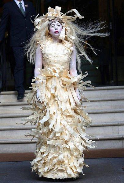 Lady Gaga'nın sınırları zorlayan kostümleri 