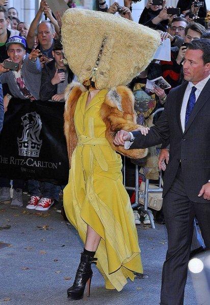Lady Gaga'nın sınırları zorlayan kostümleri 