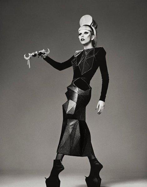 Lady Gaga'nın sınırları zorlayan kostümleri 