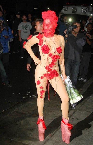 Lady Gaga'nın sınırları zorlayan kostümleri 