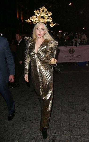 Lady Gaga'nın sınırları zorlayan kostümleri 