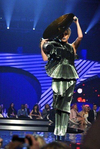 Lady Gaga'nın sınırları zorlayan kostümleri 