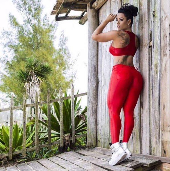 Brezilyalı model Sue Lasmar Roberto Carlos'un tahtına rakip 