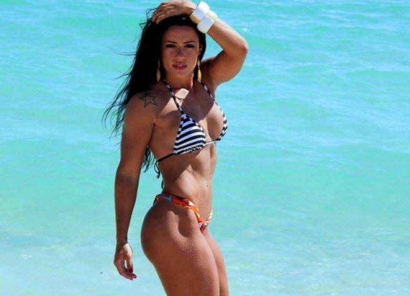 Brezilyalı model Sue Lasmar Roberto Carlos'un tahtına rakip 