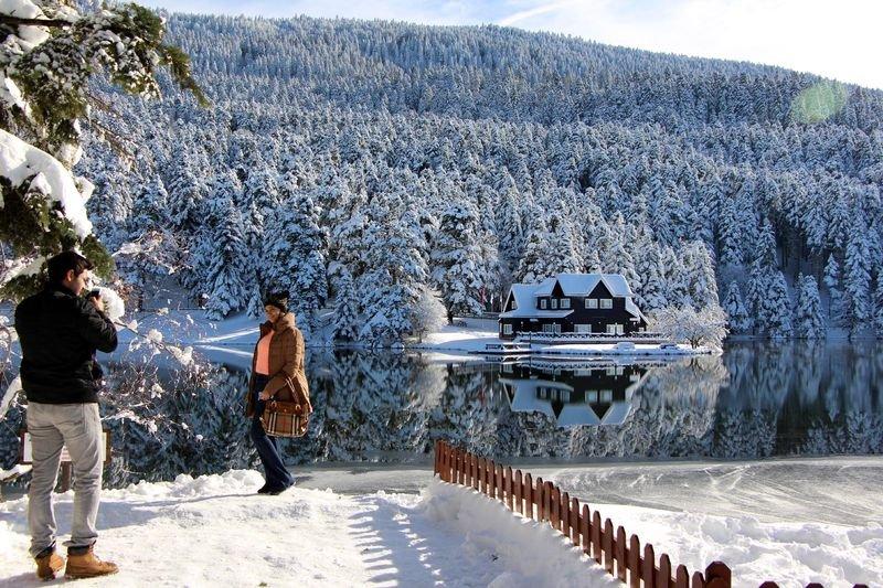 Gölcük Tabiat Parkı'ndaki göl buz tuttu