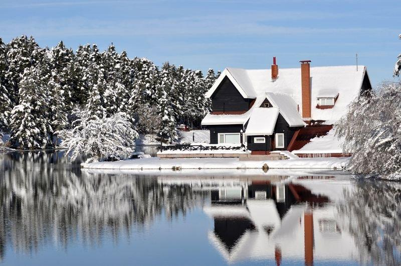 Gölcük Tabiat Parkı'ndaki göl buz tuttu